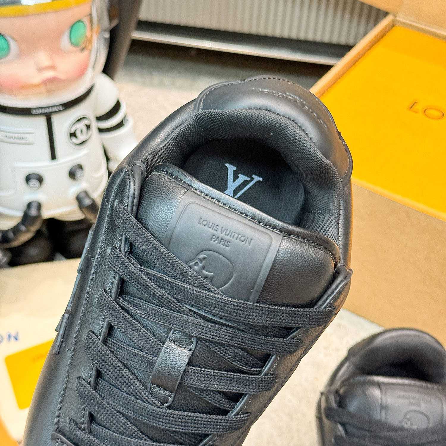 Louis Vuitton LV BUTTERSOFT Sneaker  1AIKEL - DopestKickz