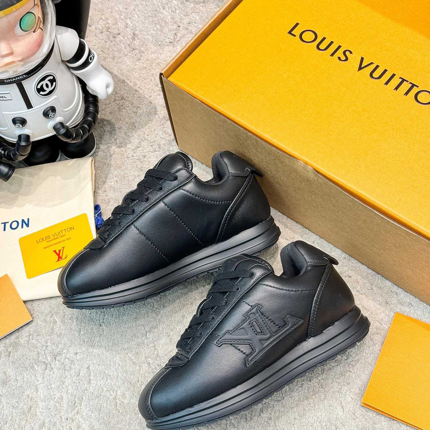Louis Vuitton LV BUTTERSOFT Sneaker  1AIKEL - DopestKickz