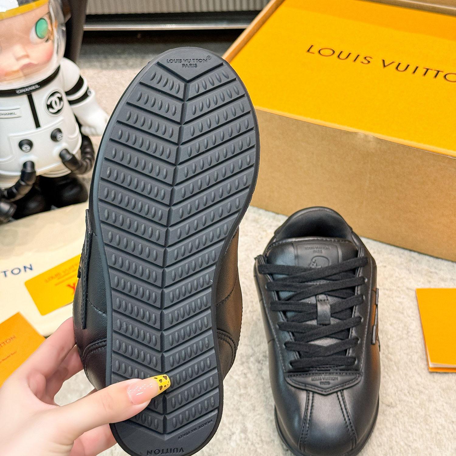 Louis Vuitton LV BUTTERSOFT Sneaker  1AIKEL - DopestKickz