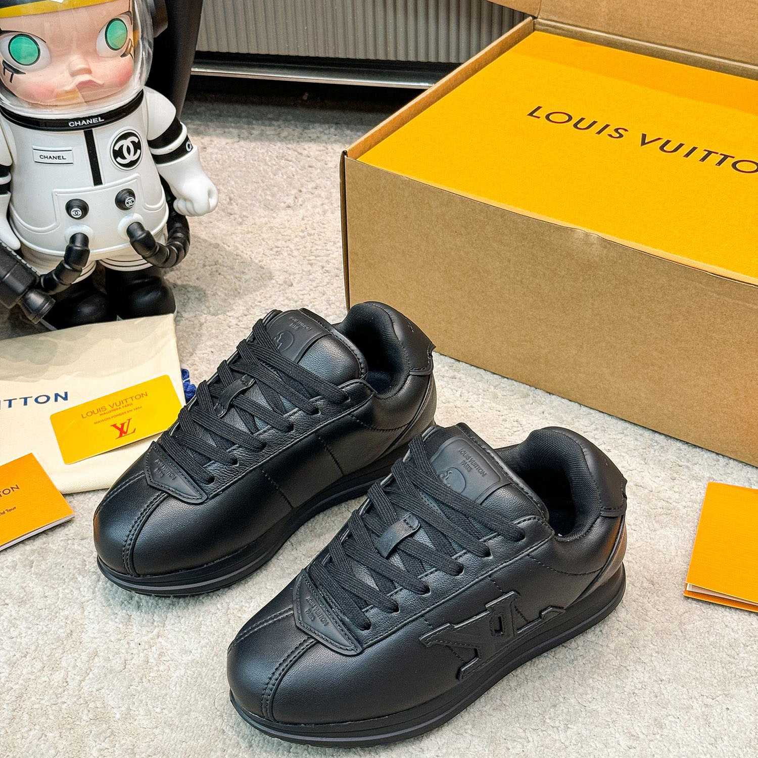 Louis Vuitton LV BUTTERSOFT Sneaker  1AIKEL - DopestKickz