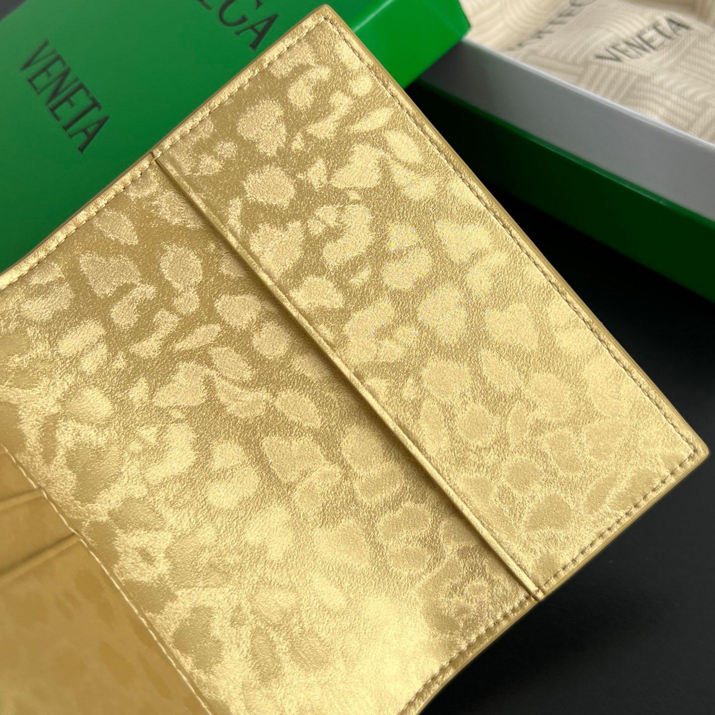 Bottega Veneta Intrecciato Passport Case - DopestKickz