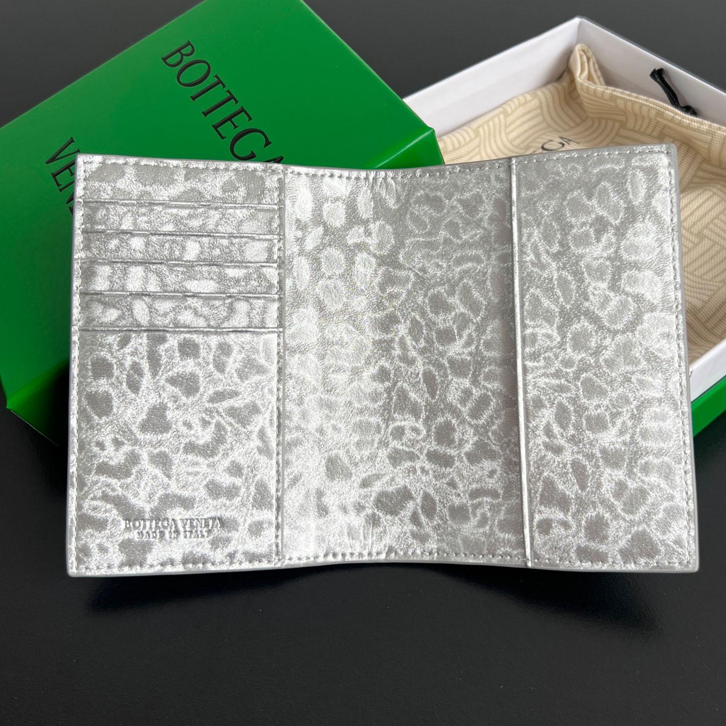 Bottega Veneta Intrecciato Passport Case - DopestKickz