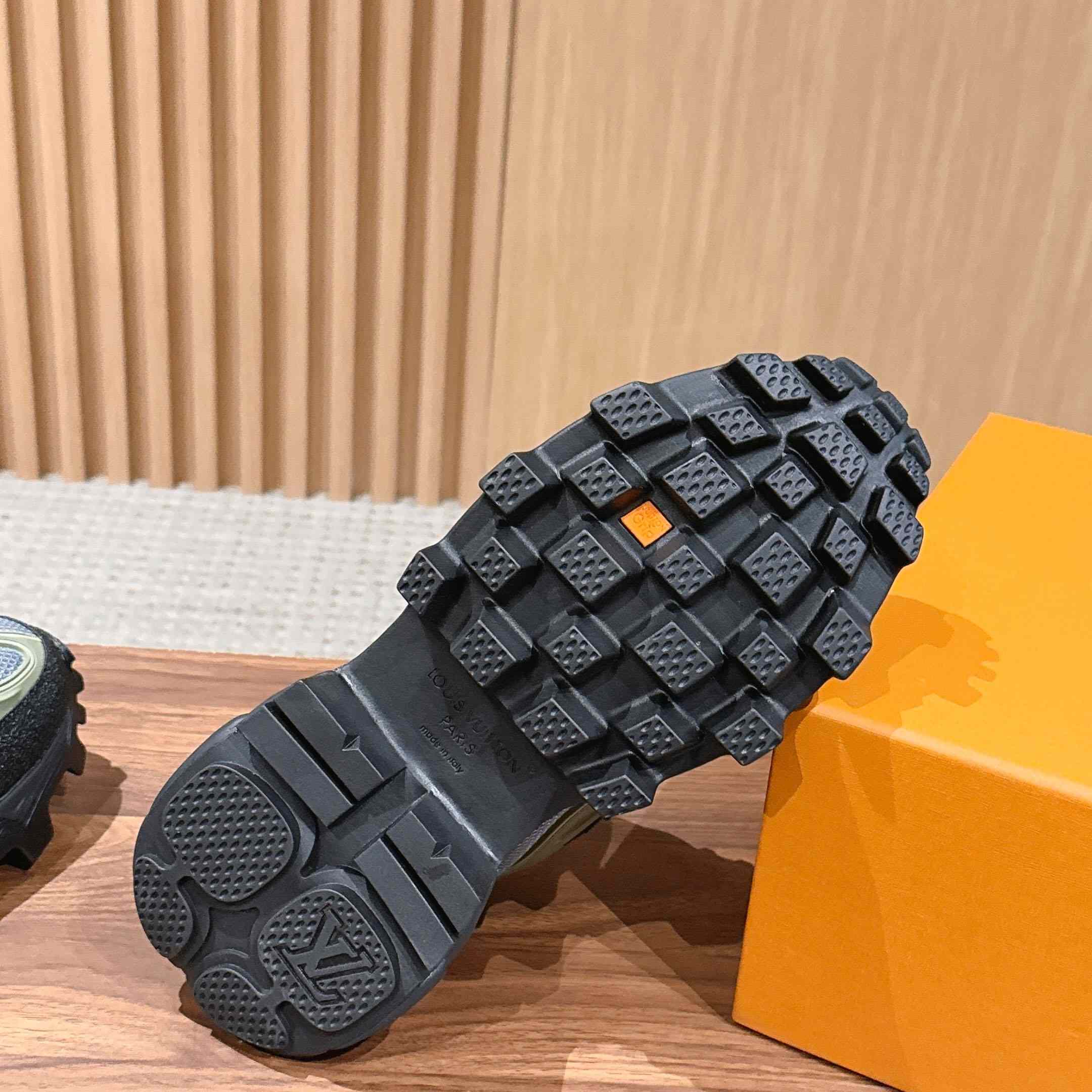 Louis Vuitton Summit Sneaker 1AJAFU - DopestKickz