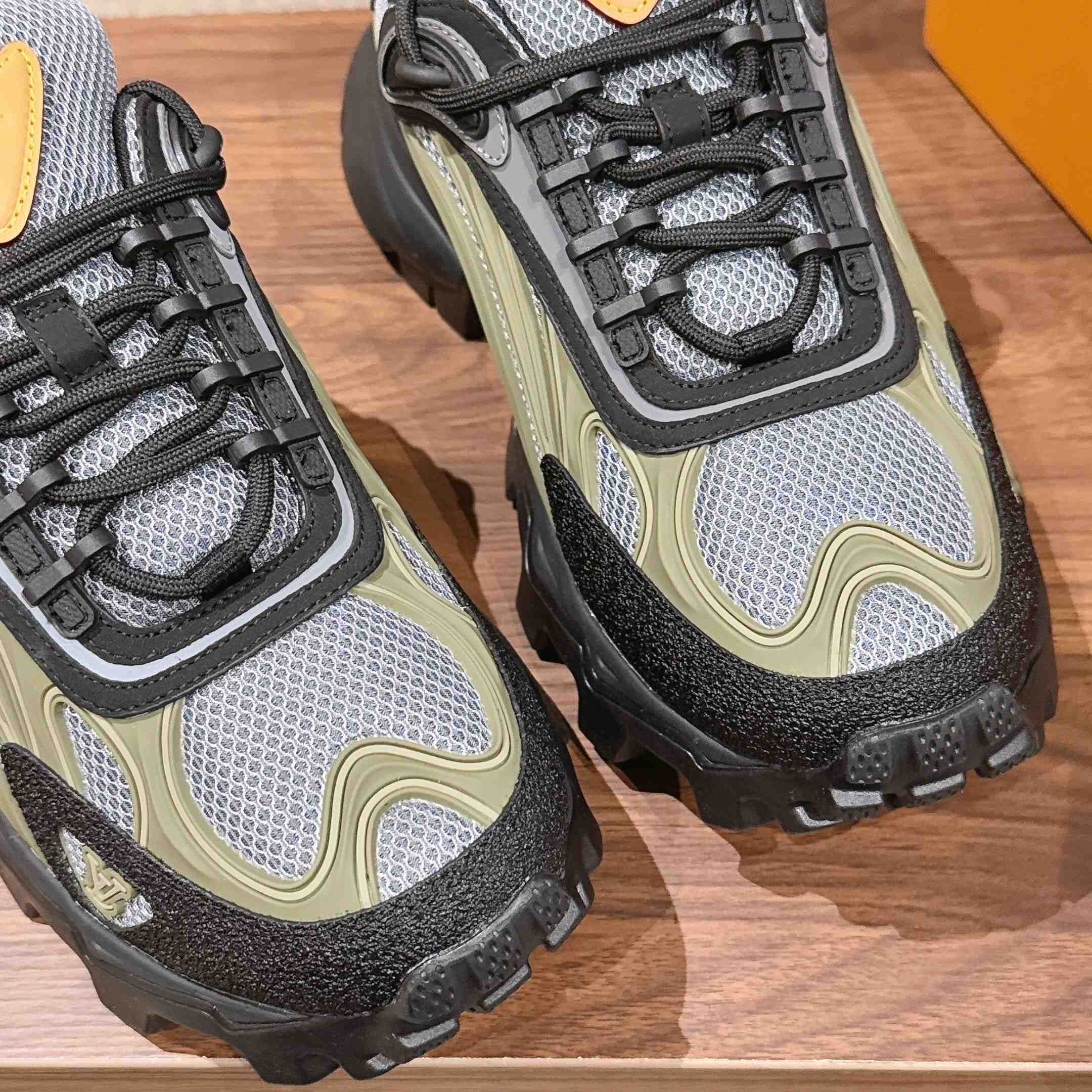 Louis Vuitton Summit Sneaker 1AJAFU - DopestKickz