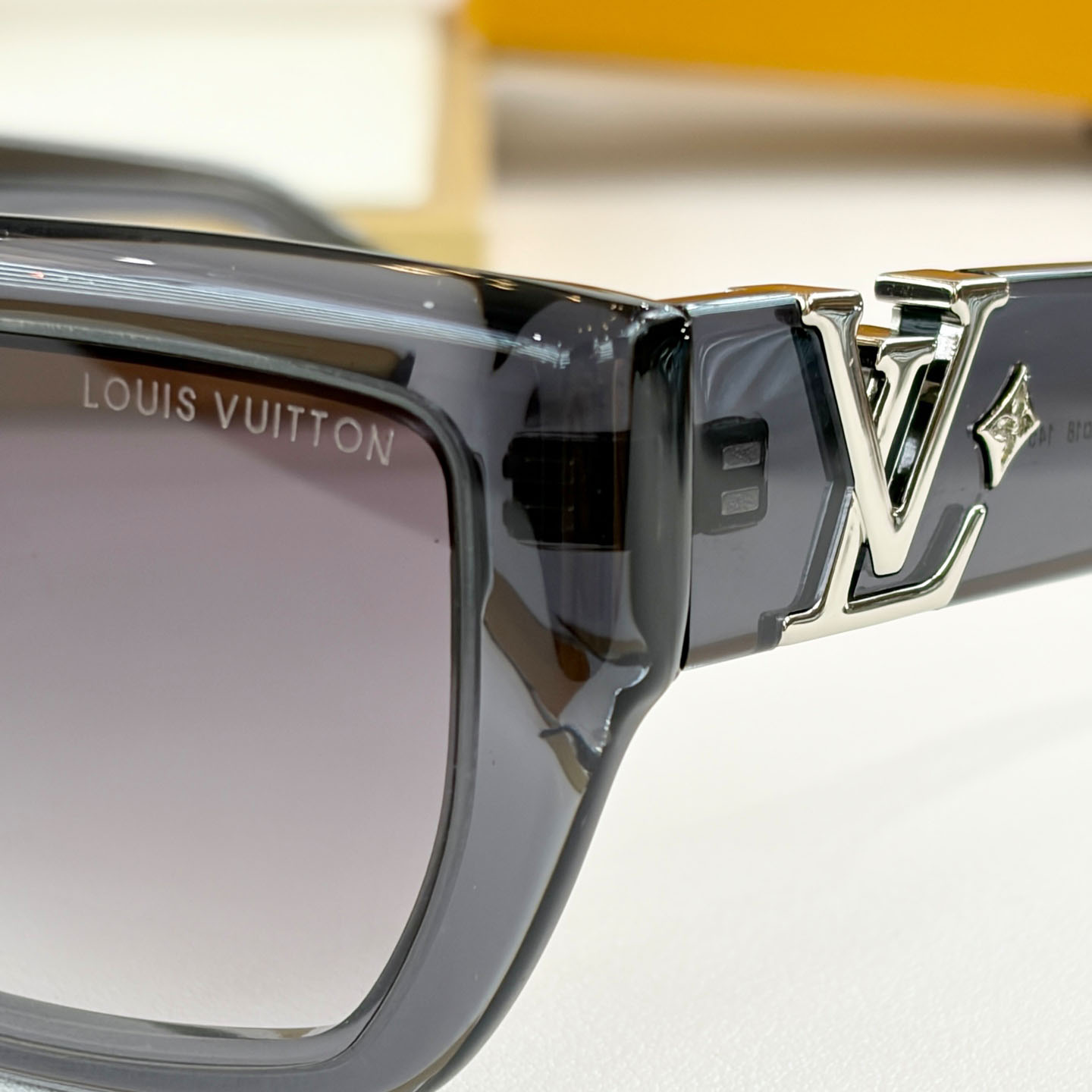 Louis Vuitton Sunglasses   Z2872U - DopestKickz