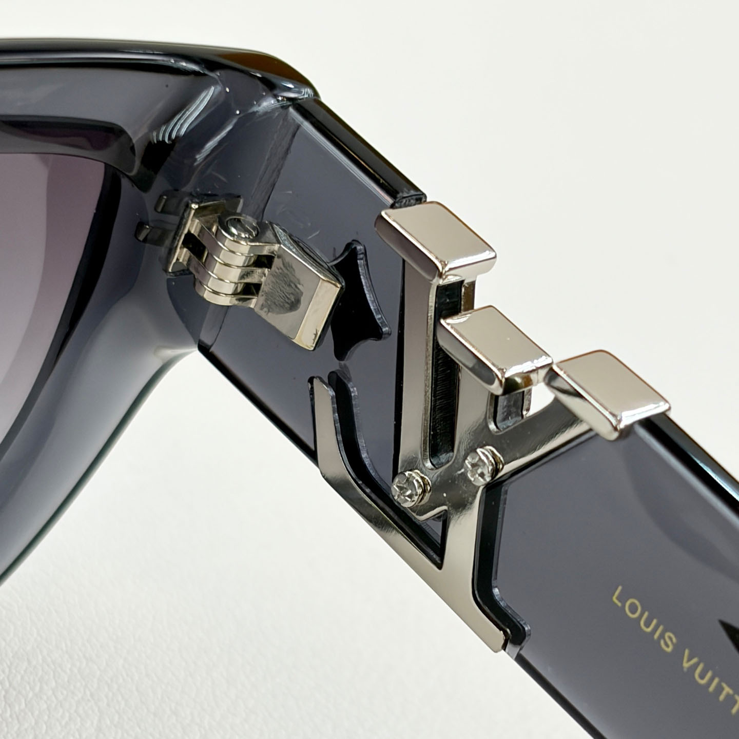 Louis Vuitton Sunglasses   Z2872U - DopestKickz