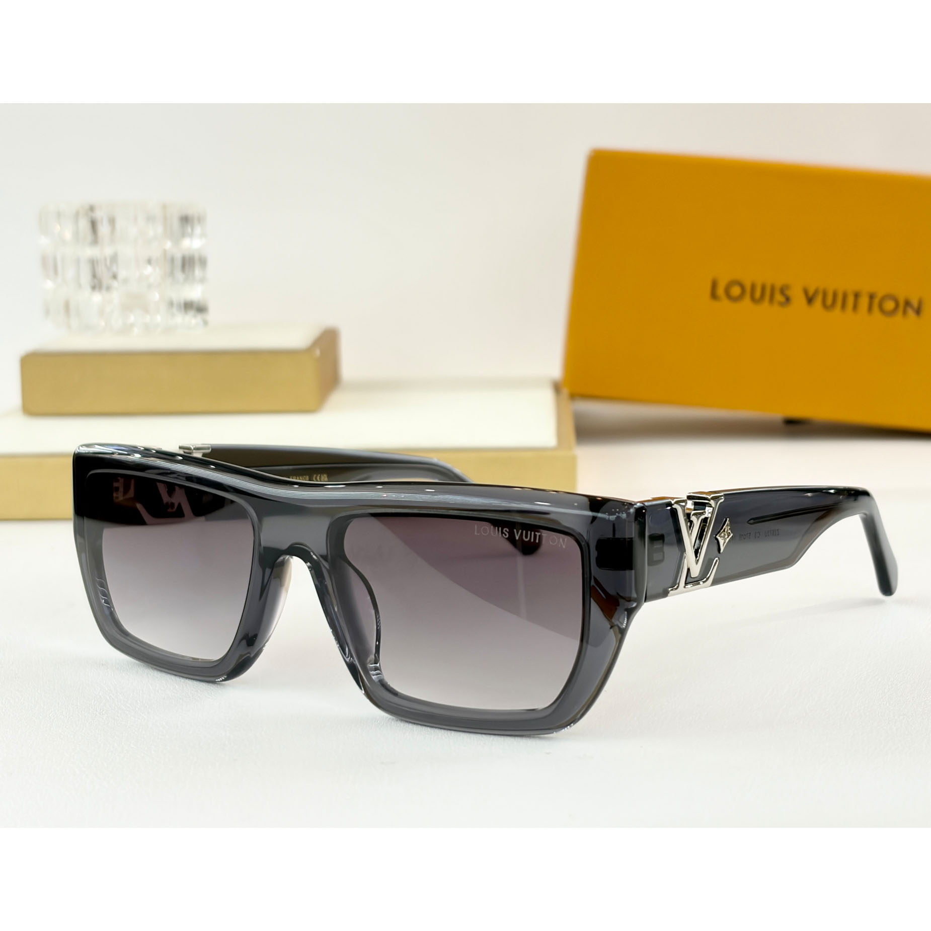 Louis Vuitton Sunglasses   Z2872U - DopestKickz