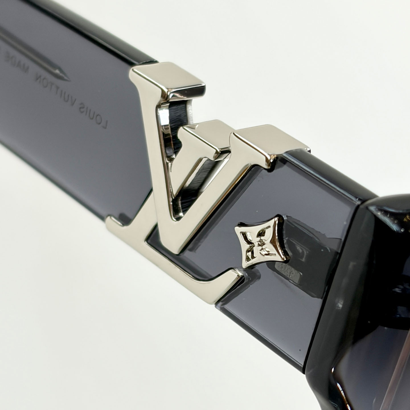 Louis Vuitton Sunglasses   Z2872U - DopestKickz