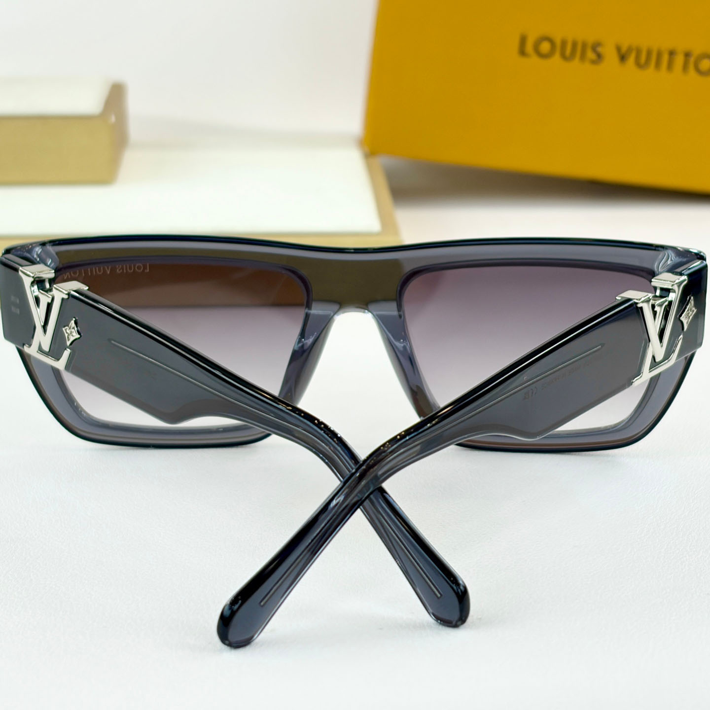 Louis Vuitton Sunglasses   Z2872U - DopestKickz
