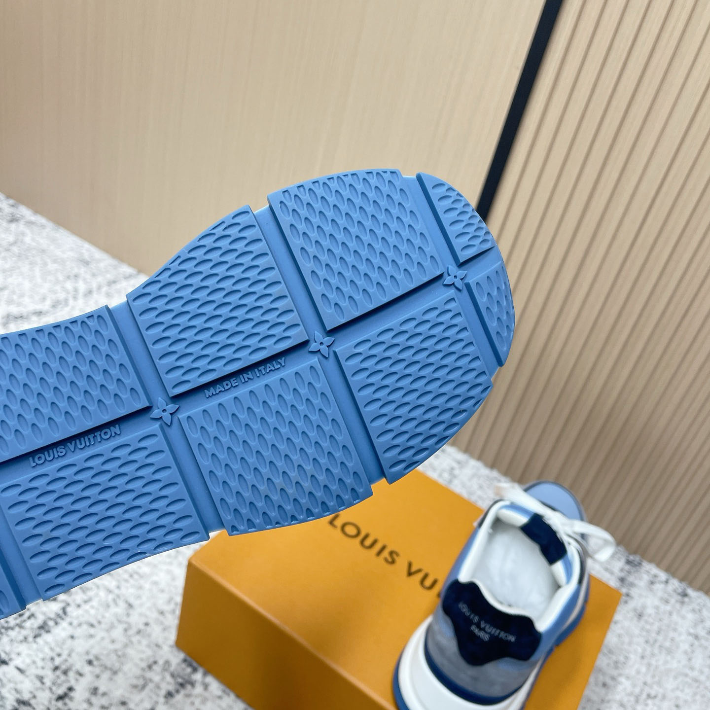 Louis Vuitton LV Classic Sneaker 1AIOJF - DopestKickz