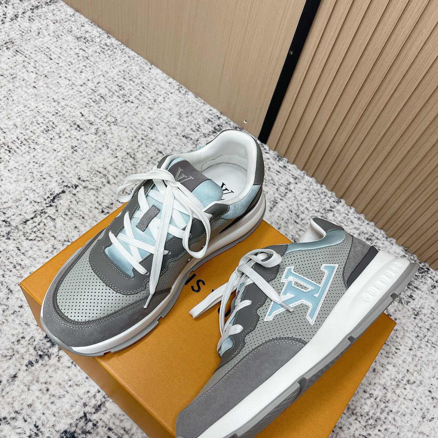 Louis Vuitton LV Classic Sneaker 1AIOGC - DopestKickz