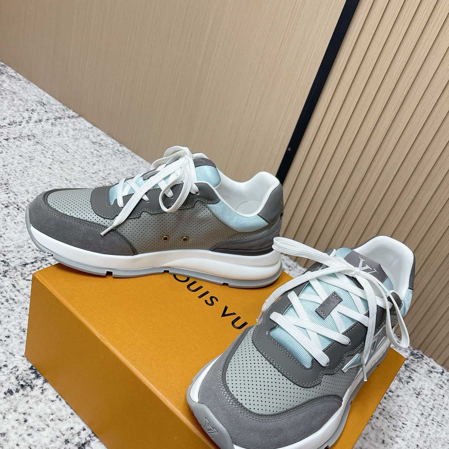 Louis Vuitton LV Classic Sneaker 1AIOGC - DopestKickz