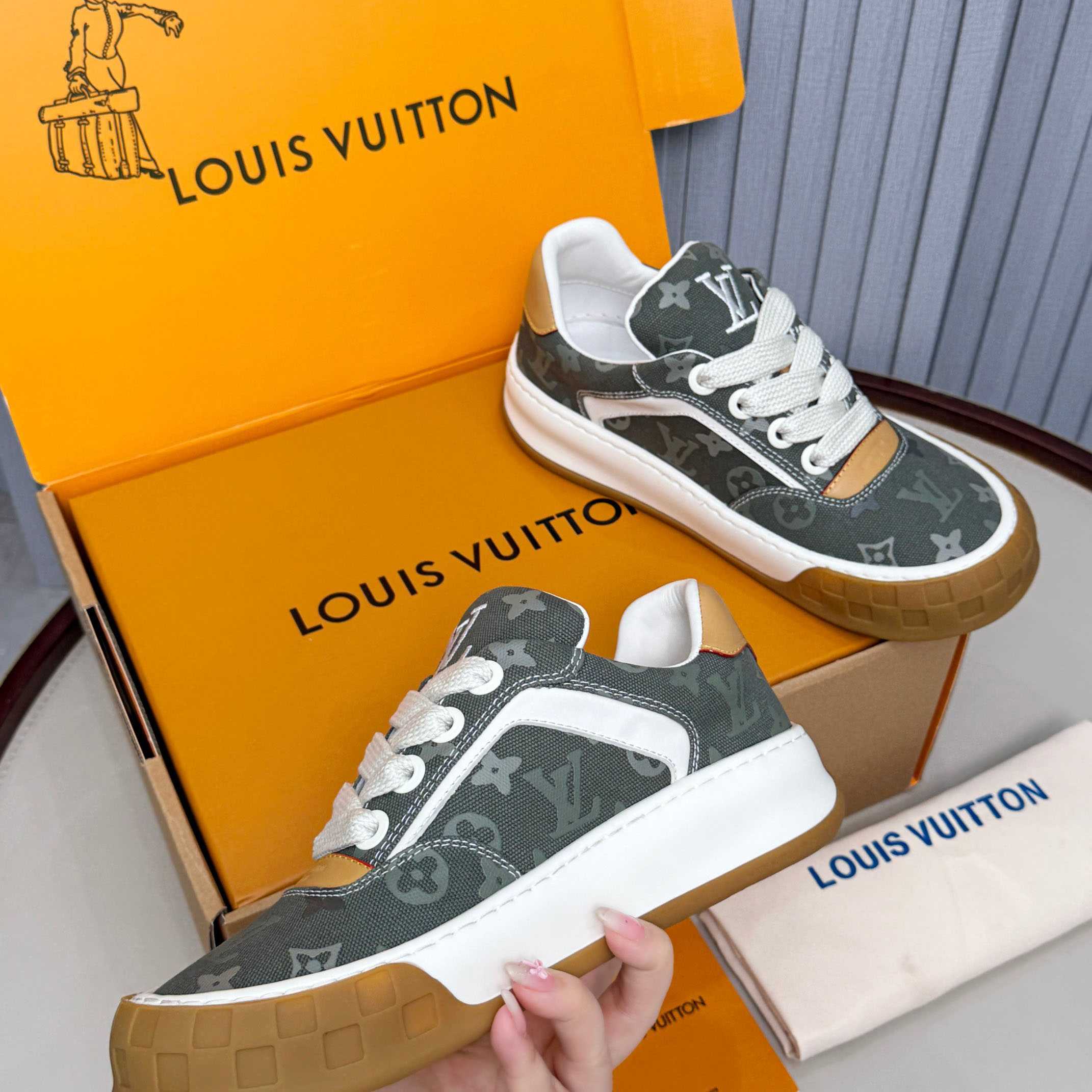Louis Vuitton LV Tilted Sneaker 1AJAMF - DopestKickz