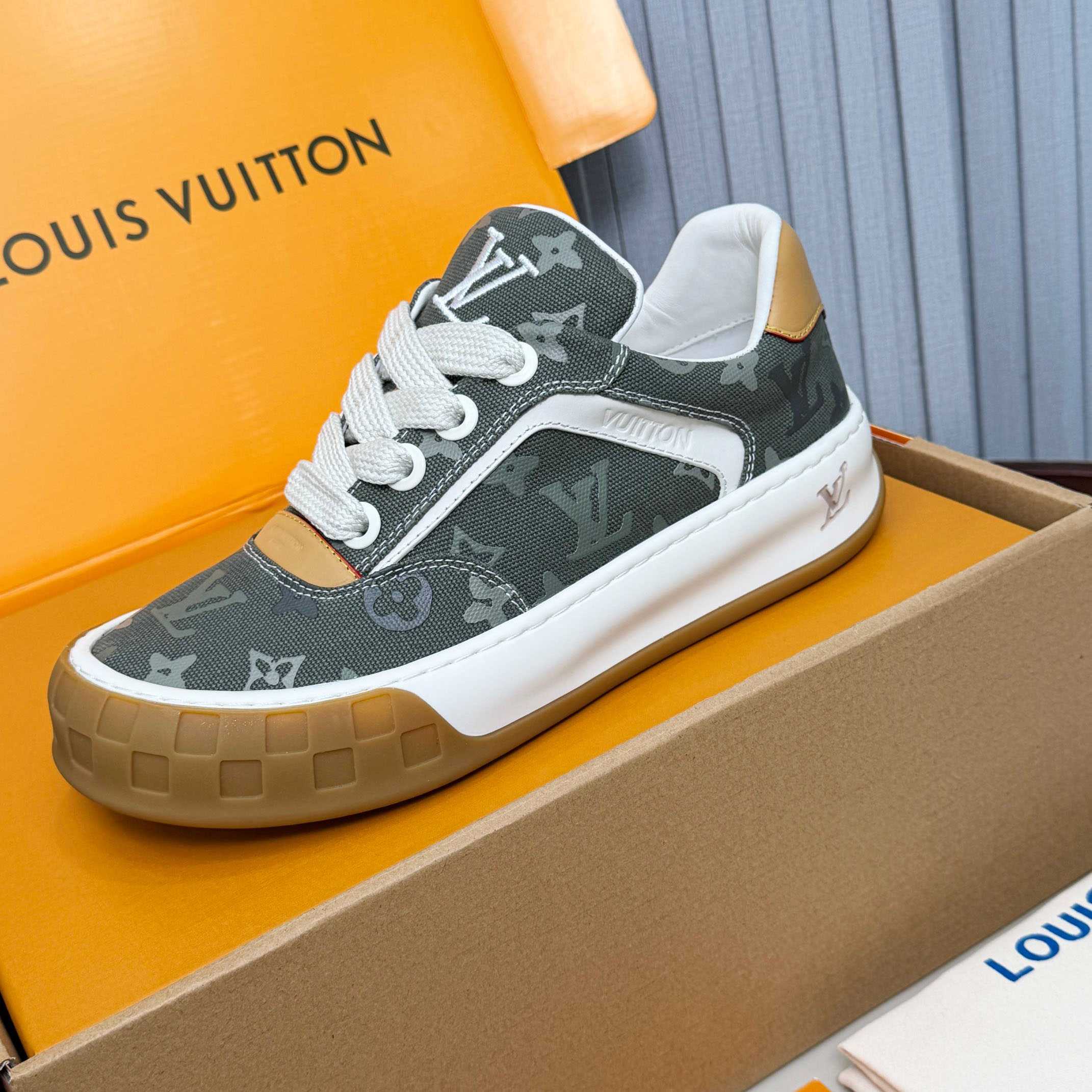 Louis Vuitton LV Tilted Sneaker 1AJAMF - DopestKickz