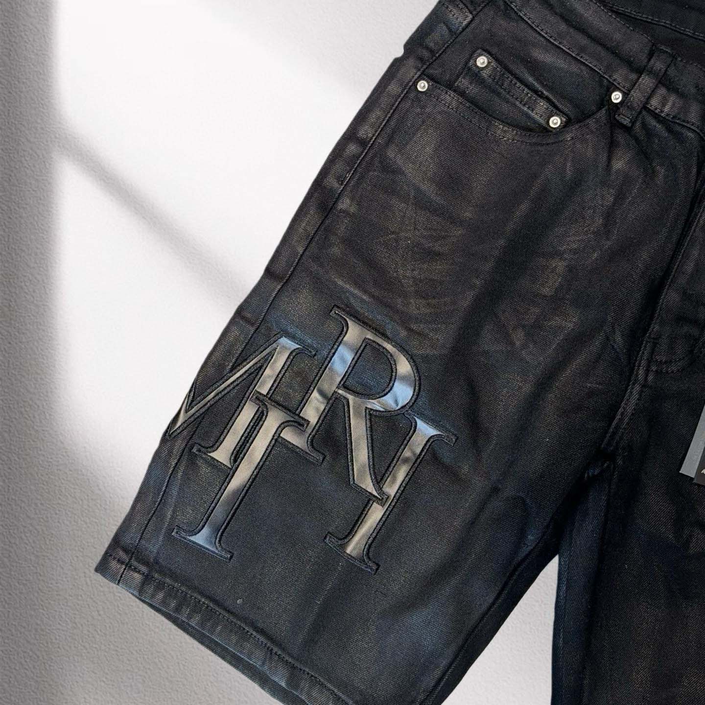 Amiri Shorts    20313 - DopestKickz