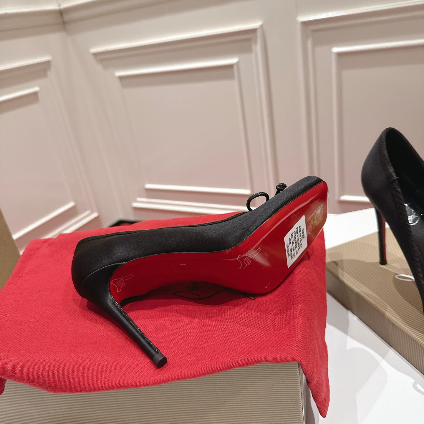 Christian Louboutin Cassia Nodo 100 mm Pumps  Crepe Satin - DopestKickz