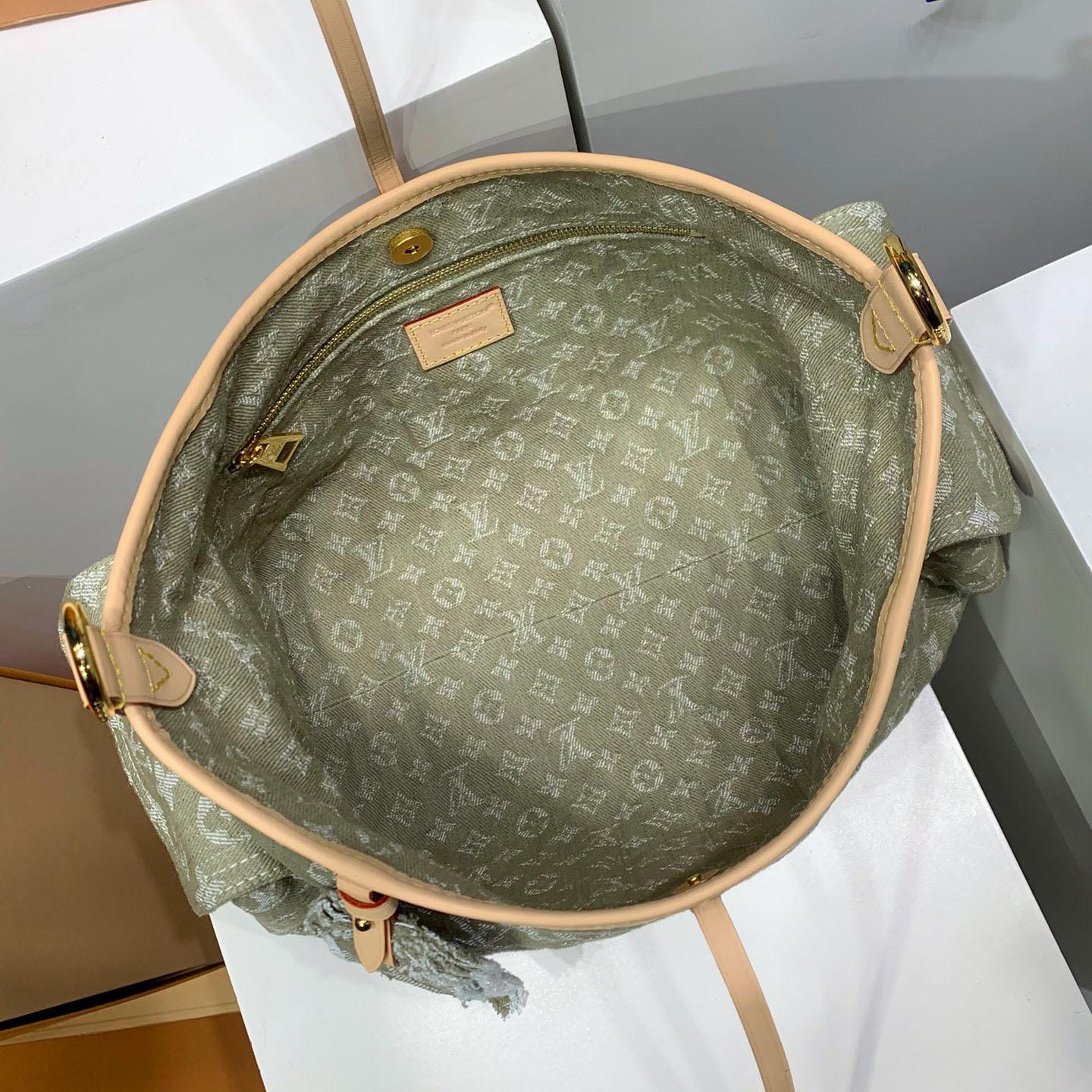 Louis Vuitton CarryAll Cargo PM  M27623 - DopestKickz
