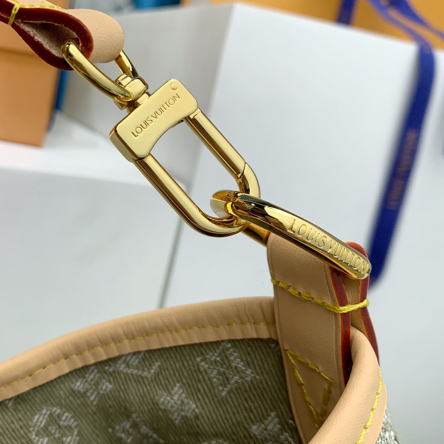 Louis Vuitton CarryAll Cargo PM  M27623 - DopestKickz