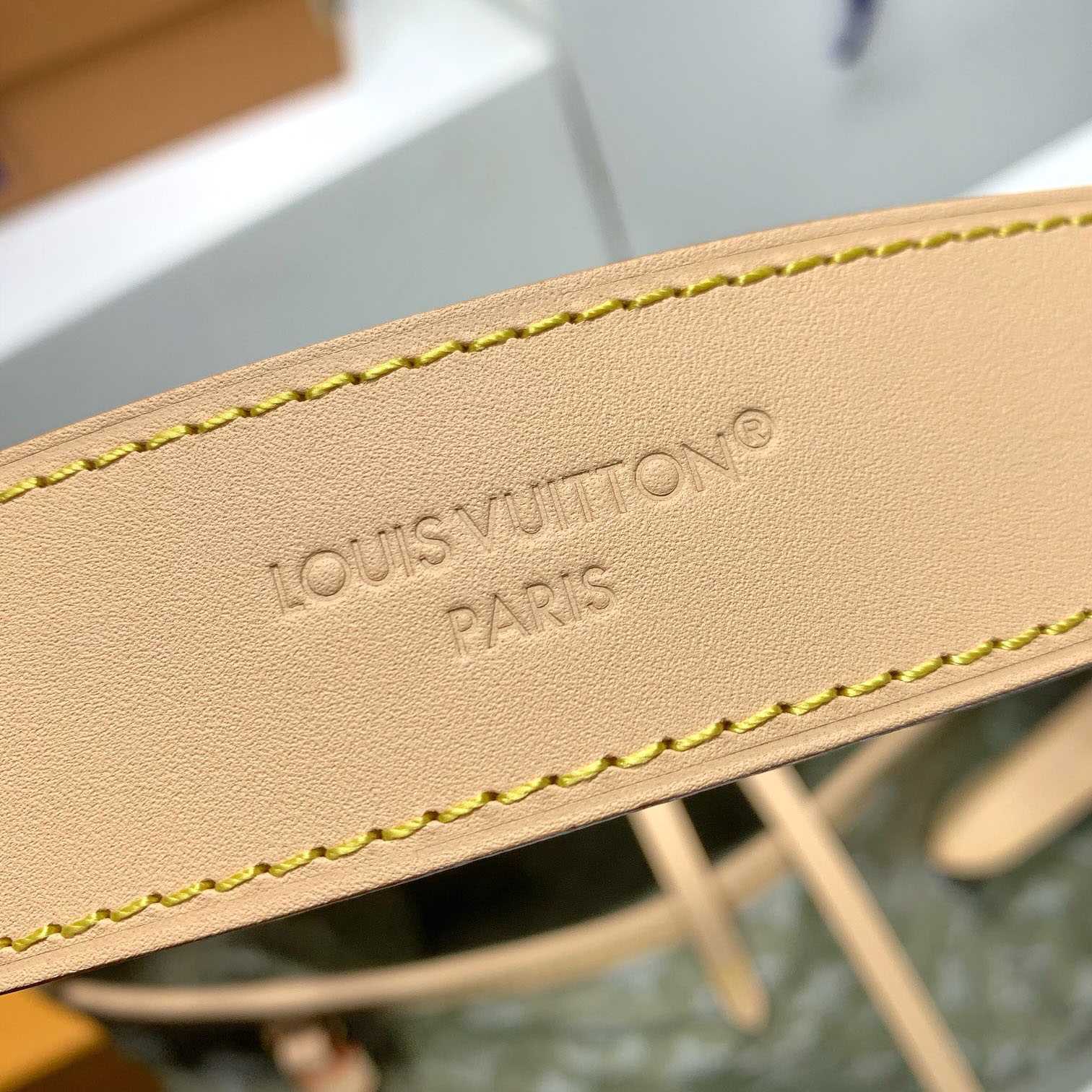 Louis Vuitton CarryAll Cargo PM  M27623 - DopestKickz