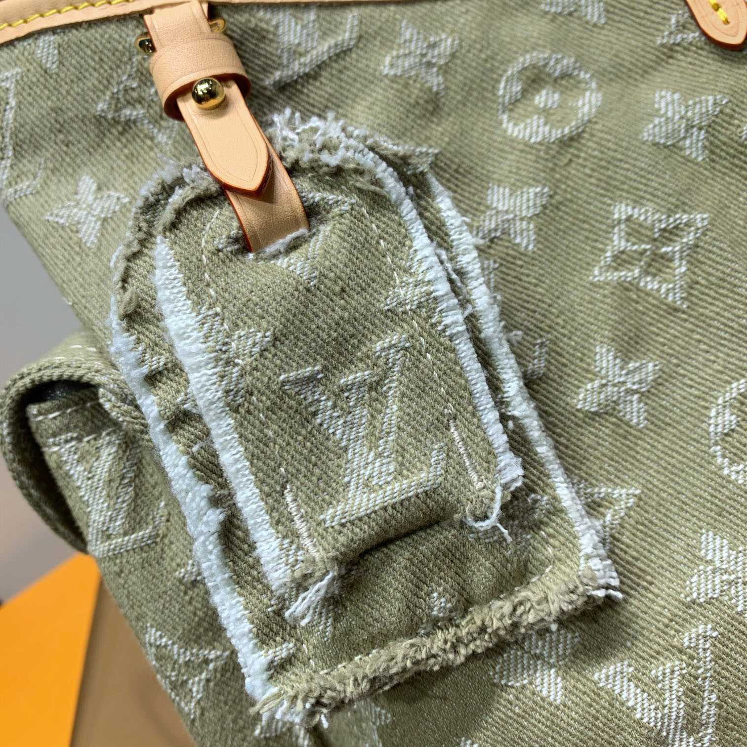 Louis Vuitton CarryAll Cargo PM  M27623 - DopestKickz