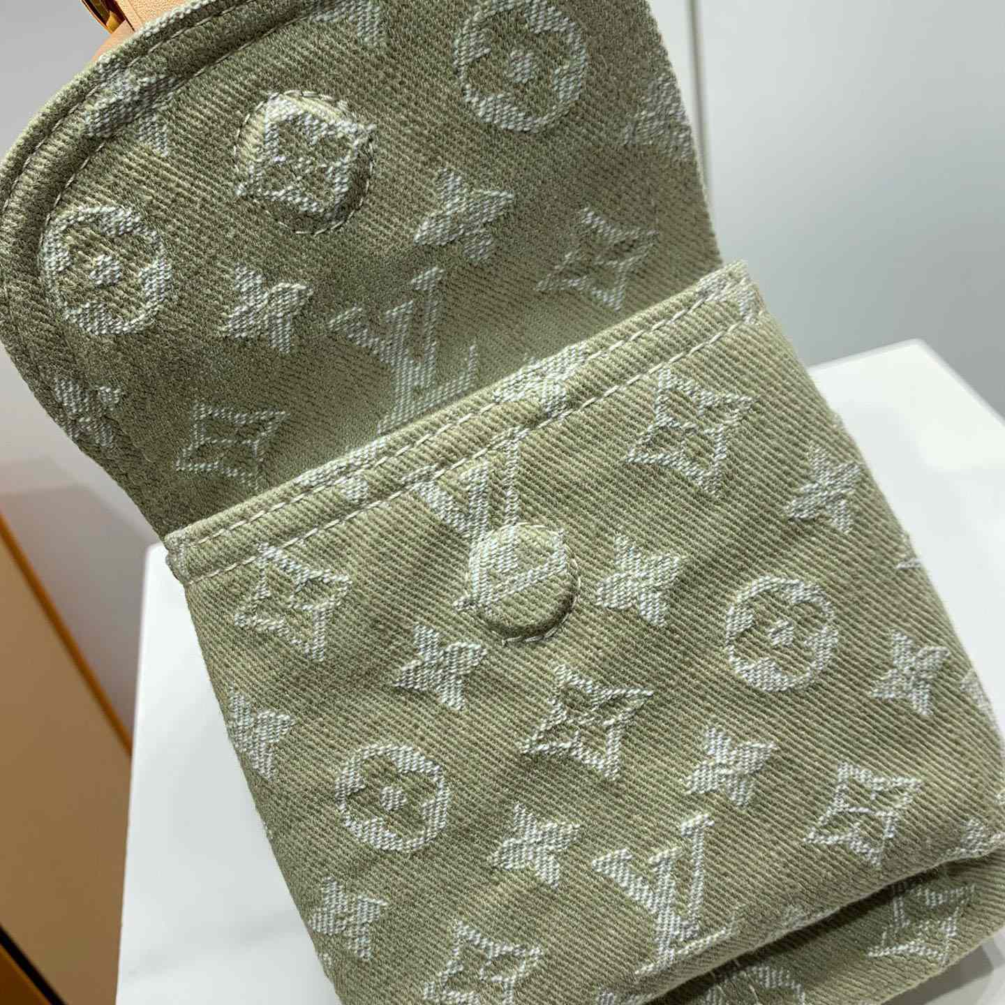 Louis Vuitton CarryAll Cargo PM  M27623 - DopestKickz