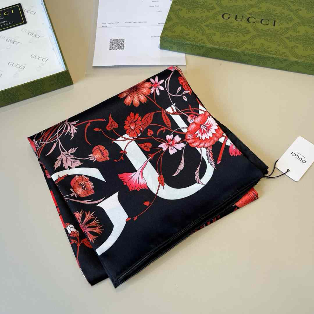Gucci Floral Print Silk Carré Silk - DopestKickz