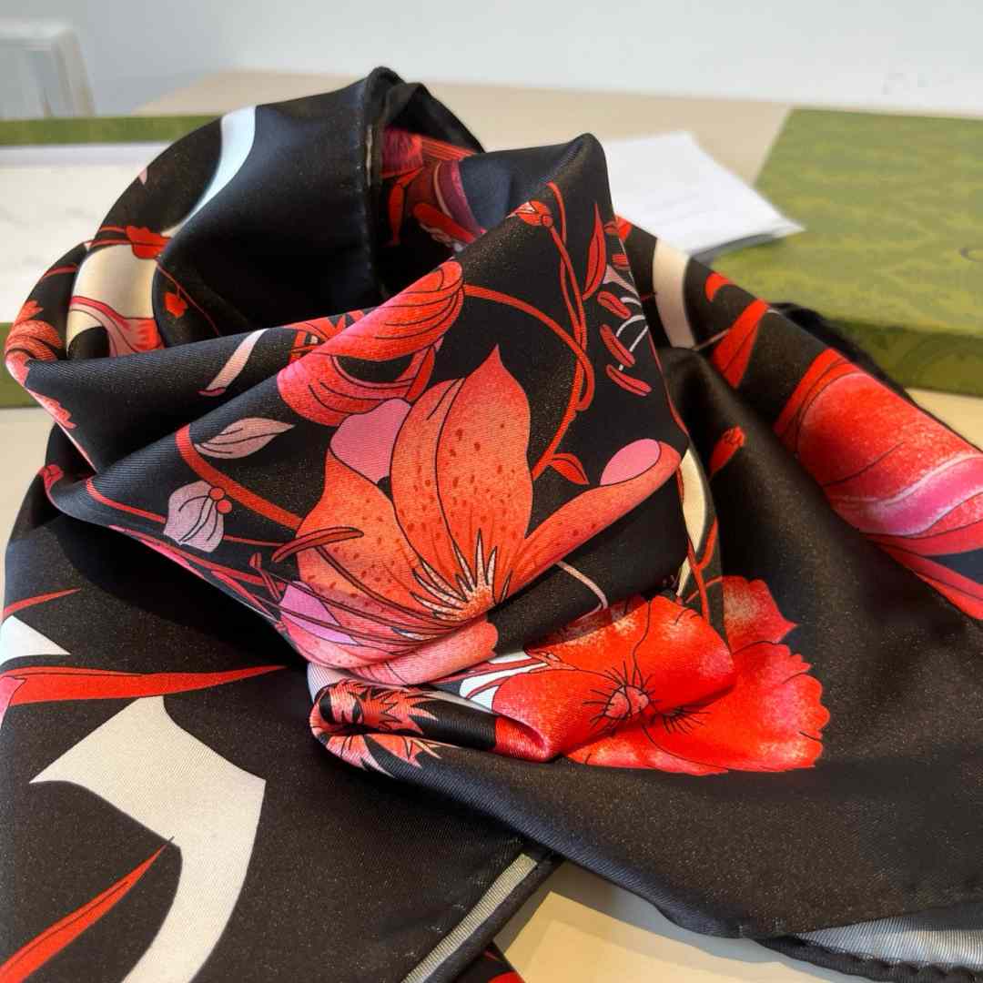 Gucci Floral Print Silk Carré Silk - DopestKickz