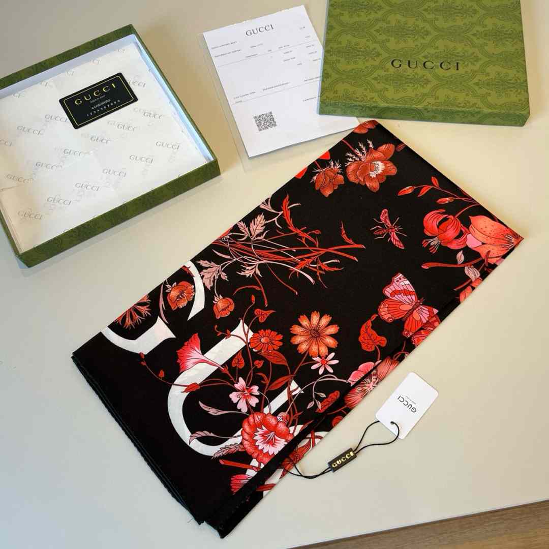 Gucci Floral Print Silk Carré Silk - DopestKickz