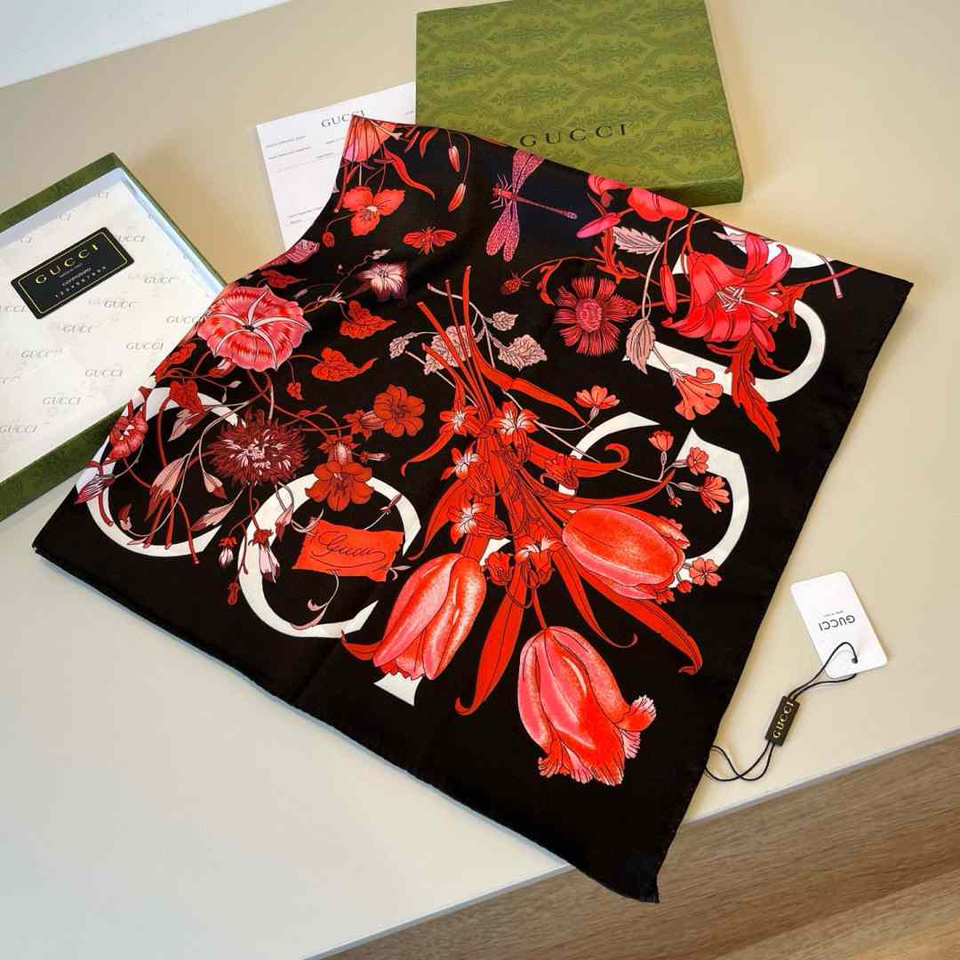 Gucci Floral Print Silk Carré Silk - DopestKickz