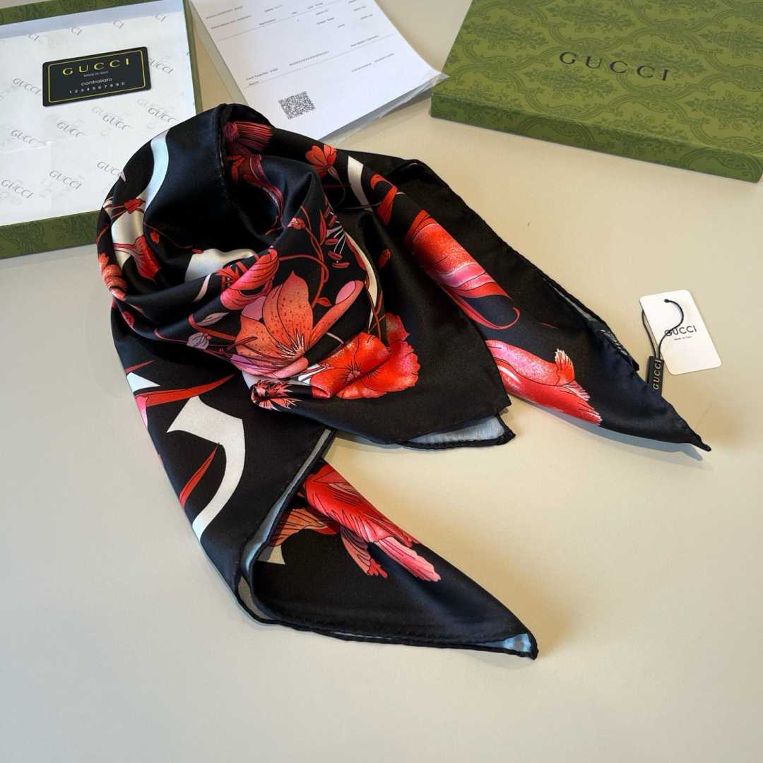Gucci Floral Print Silk Carré Silk - DopestKickz