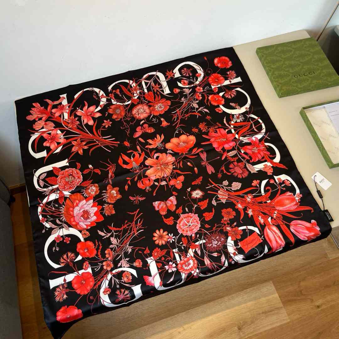 Gucci Floral Print Silk Carré Silk - DopestKickz