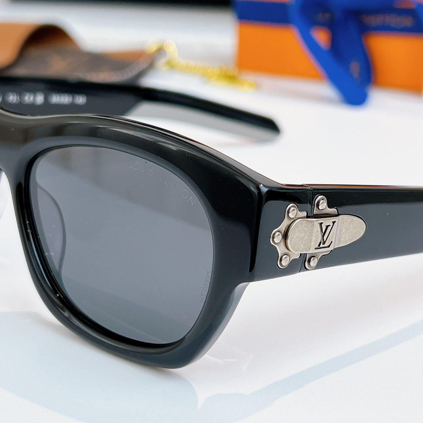 Louis Vuitton LV Frog Round Square Sunglasses - DopestKickz