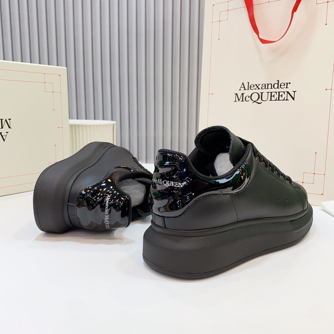 Alexander McQueen Oversized Sneaker 'Black' - DopestKickz