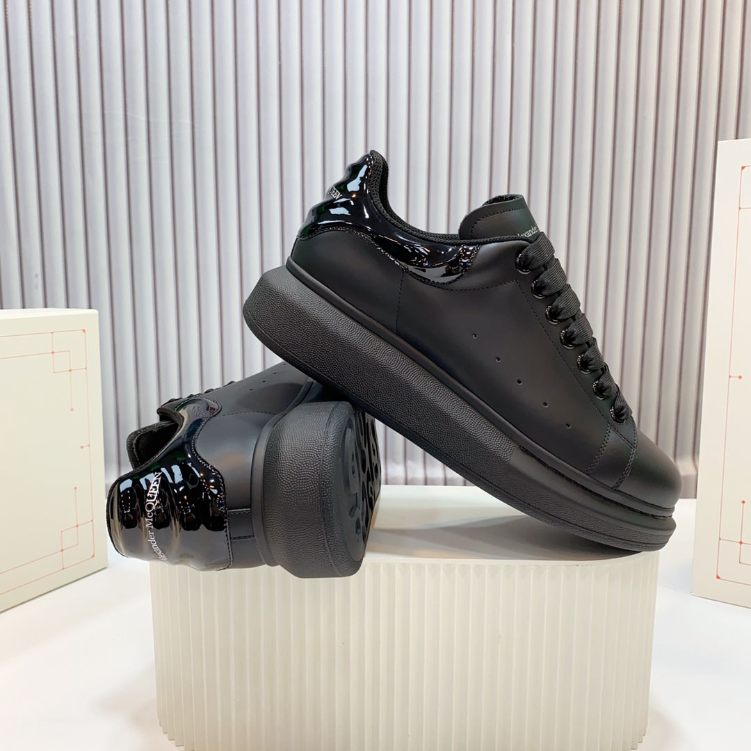 Alexander McQueen Oversized Sneaker 'Black' - DopestKickz