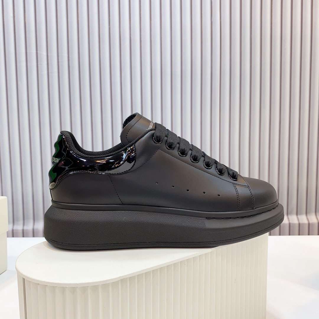 Alexander McQueen Oversized Sneaker 'Black' - DopestKickz
