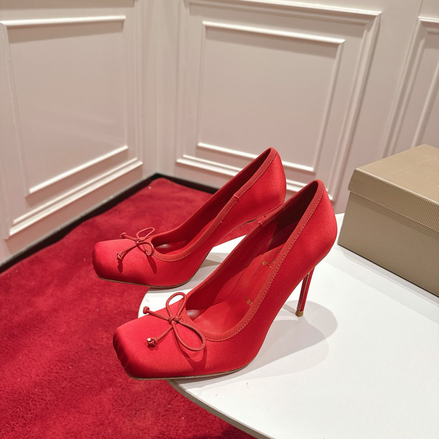 Christian Louboutin Cassia Nodo 100 mm Pumps  Crepe Satin - DopestKickz