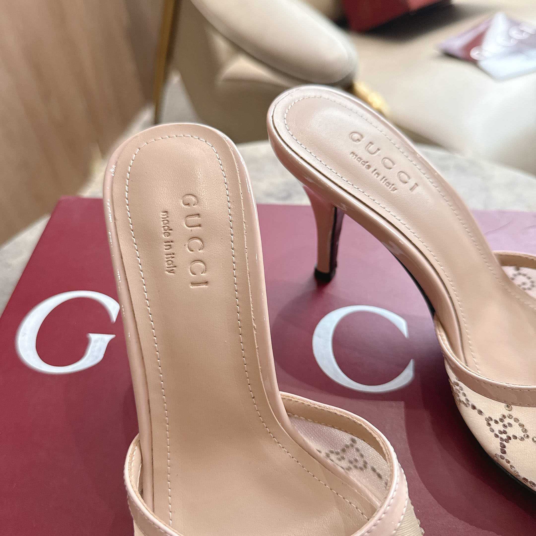 Gucci Women's crystal slide sandal - DopestKickz