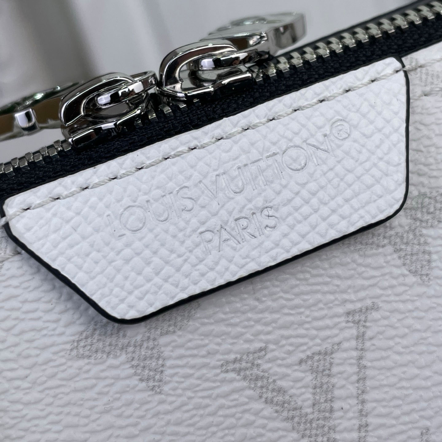 Louis Vuitton City Keepall M27644 - DopestKickz