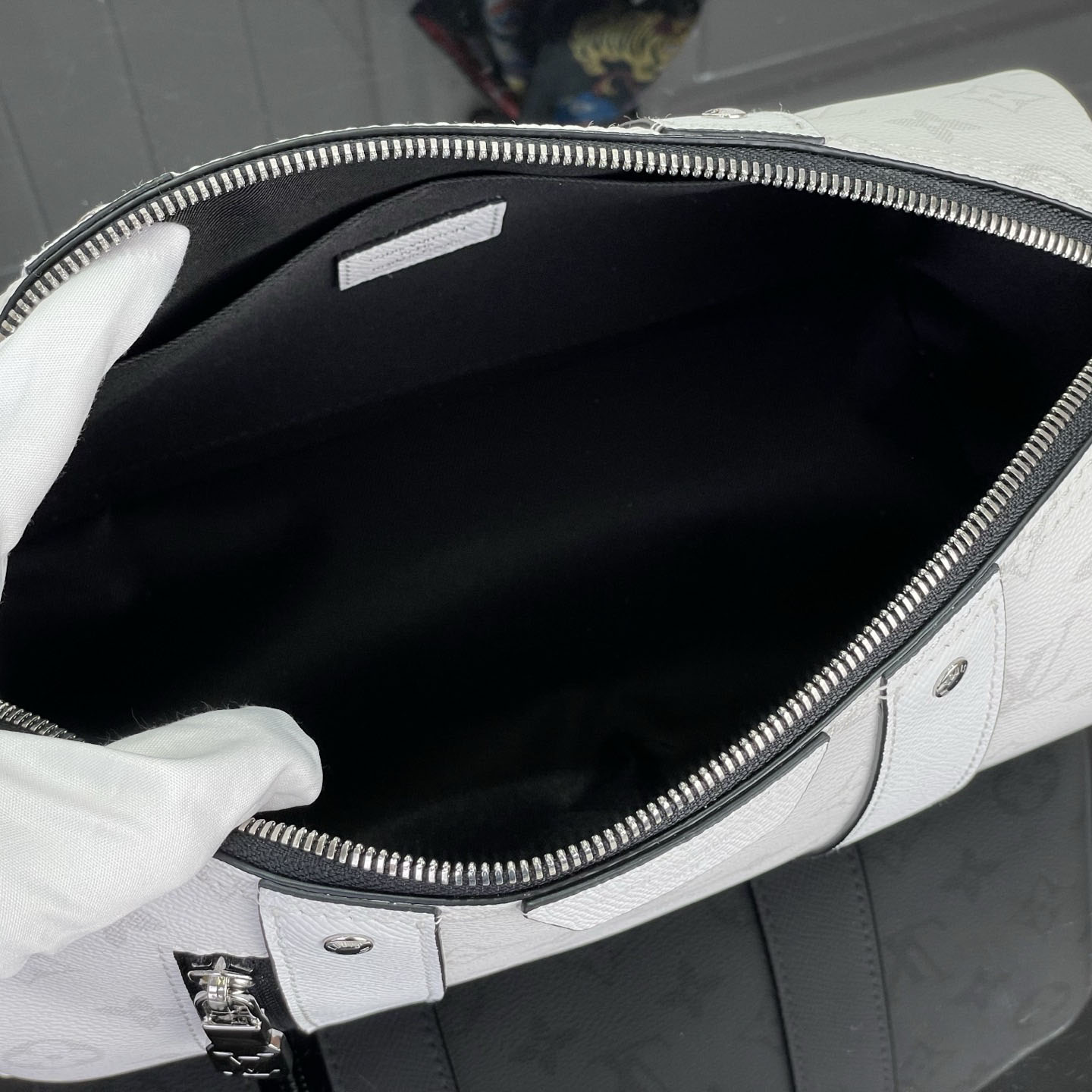 Louis Vuitton City Keepall M27644 - DopestKickz