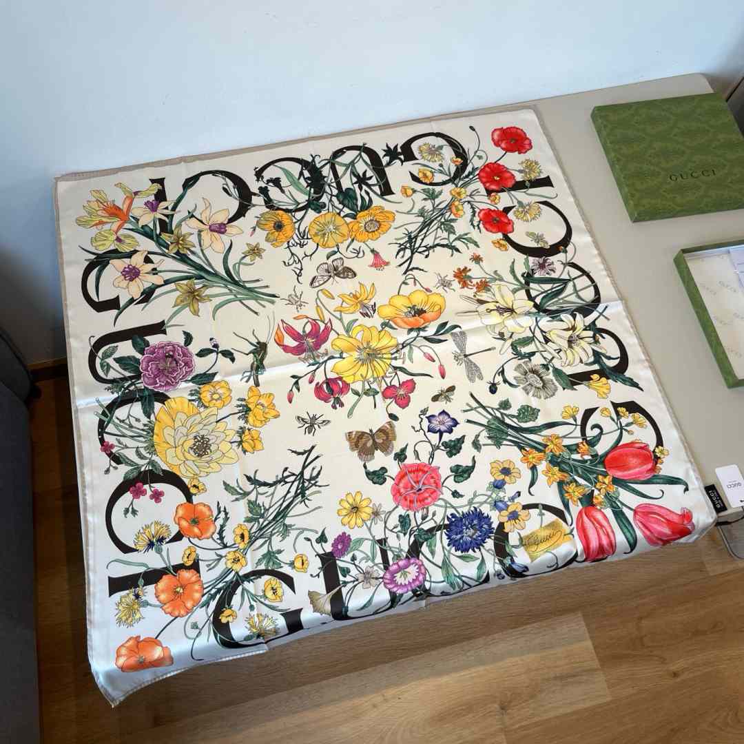 Gucci Floral Print Silk Carré Silk - DopestKickz