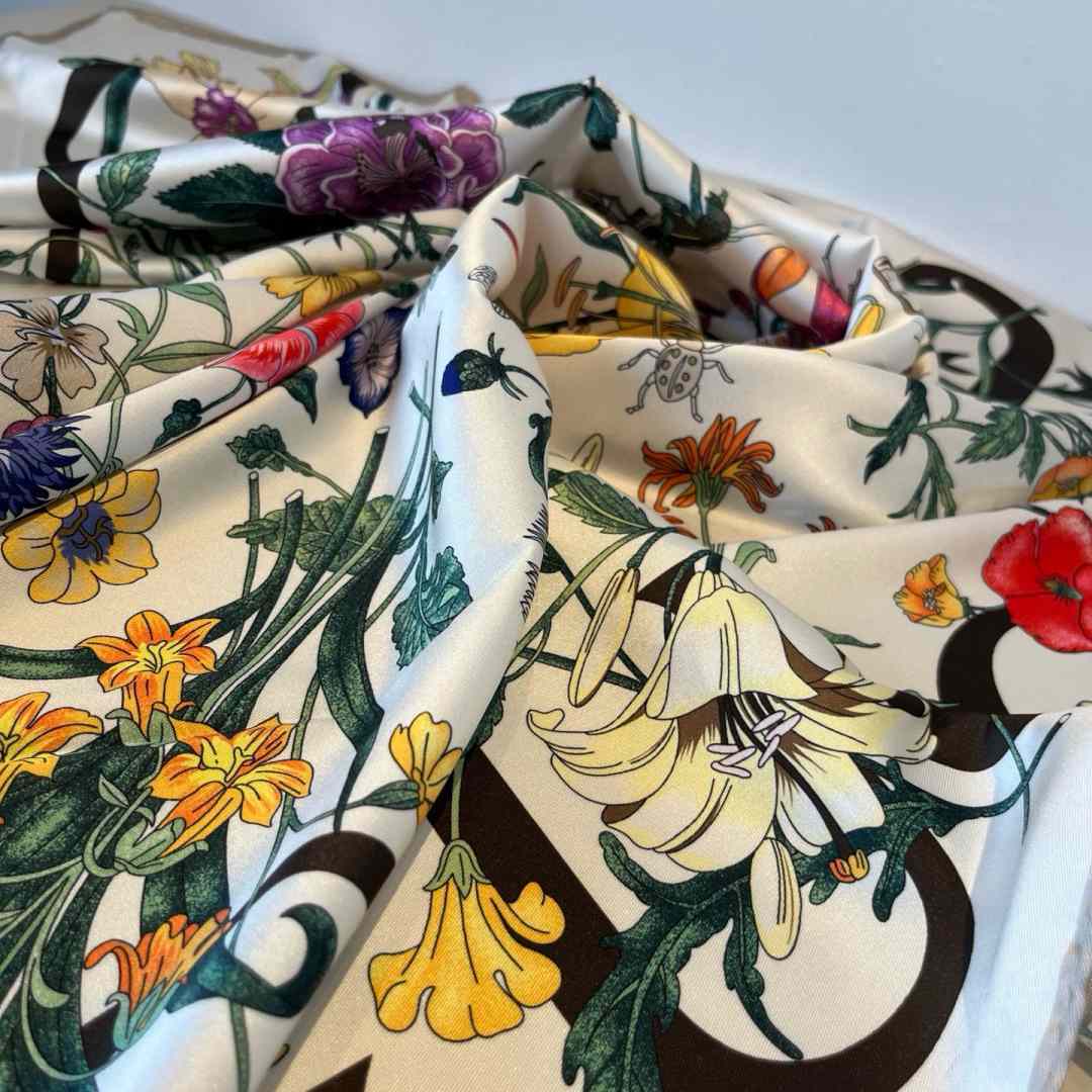 Gucci Floral Print Silk Carré Silk - DopestKickz