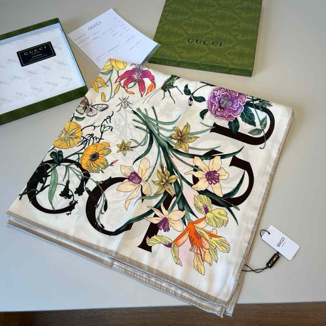 Gucci Floral Print Silk Carré Silk - DopestKickz