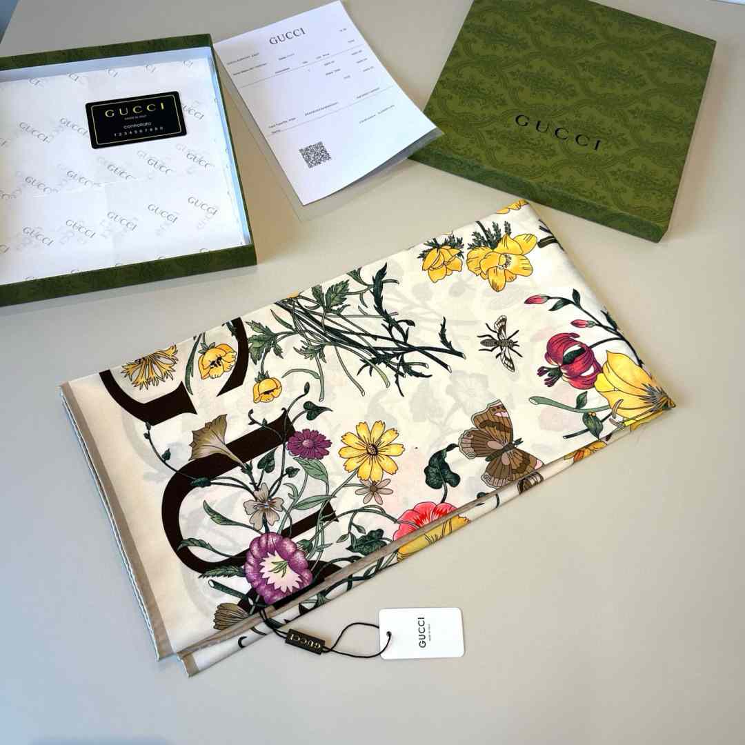 Gucci Floral Print Silk Carré Silk - DopestKickz