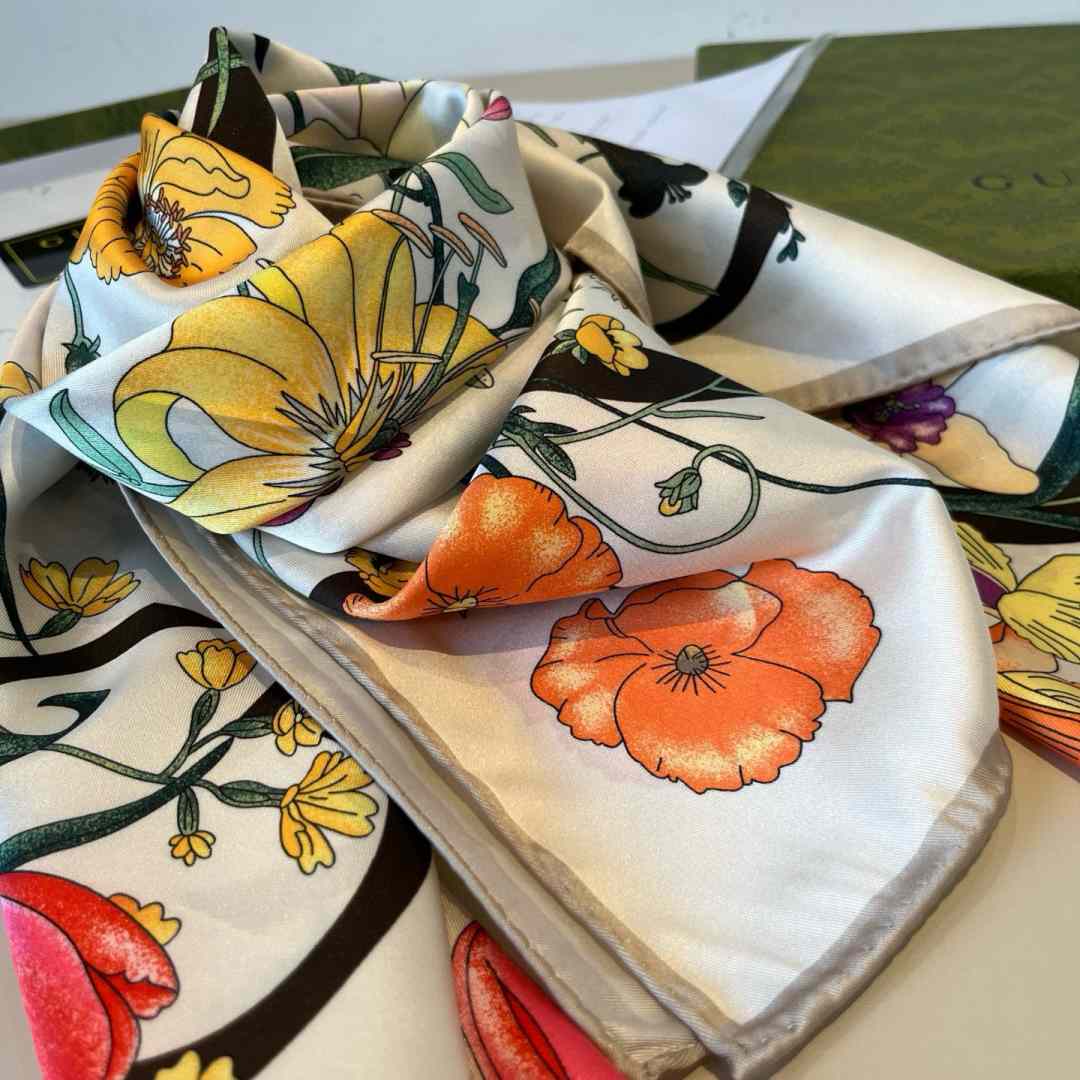 Gucci Floral Print Silk Carré Silk - DopestKickz