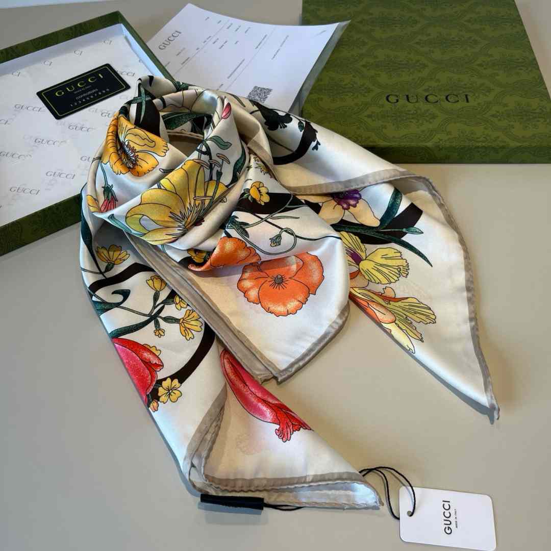 Gucci Floral Print Silk Carré Silk - DopestKickz