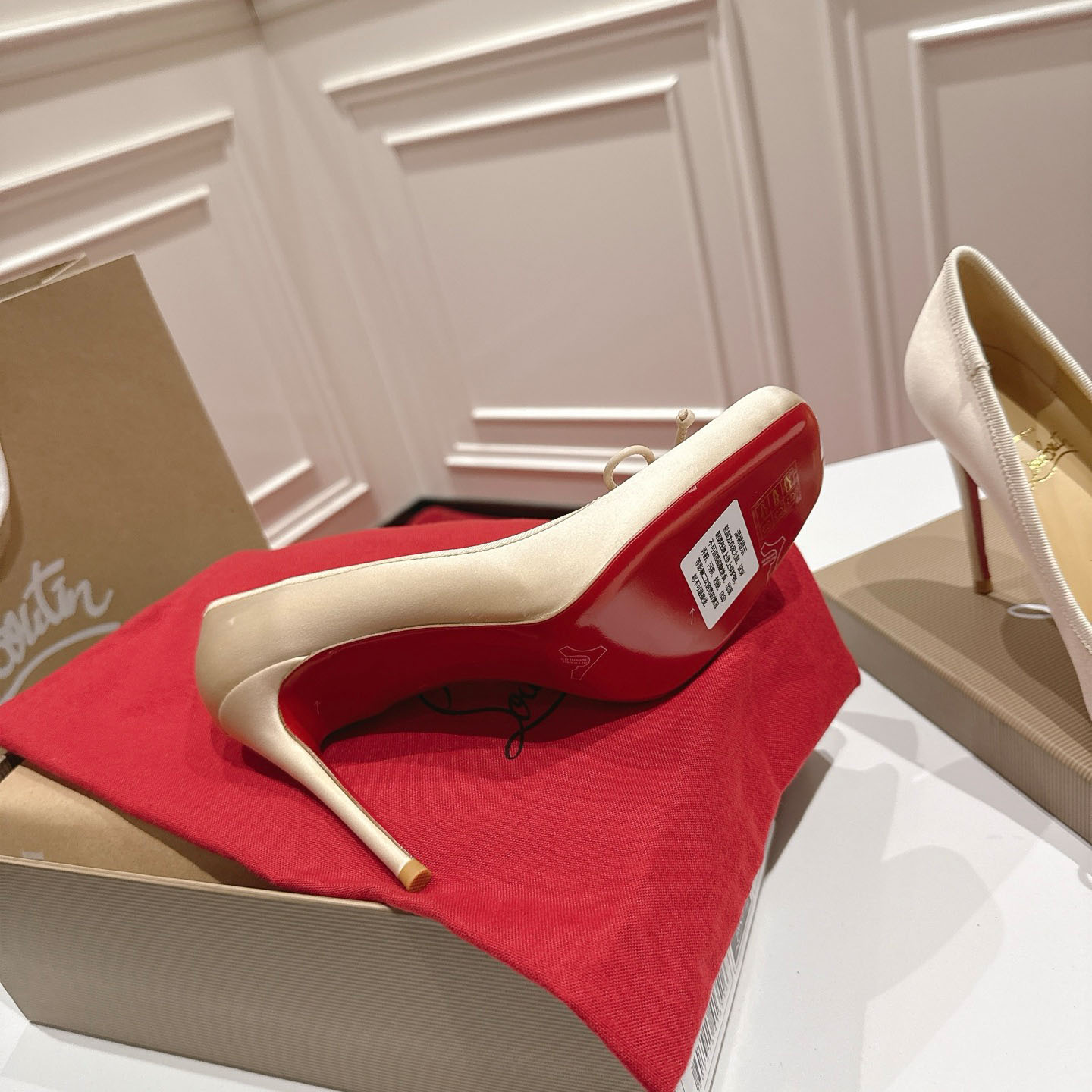 Christian Louboutin Cassia Nodo 100 mm Pumps  Crepe Satin - DopestKickz
