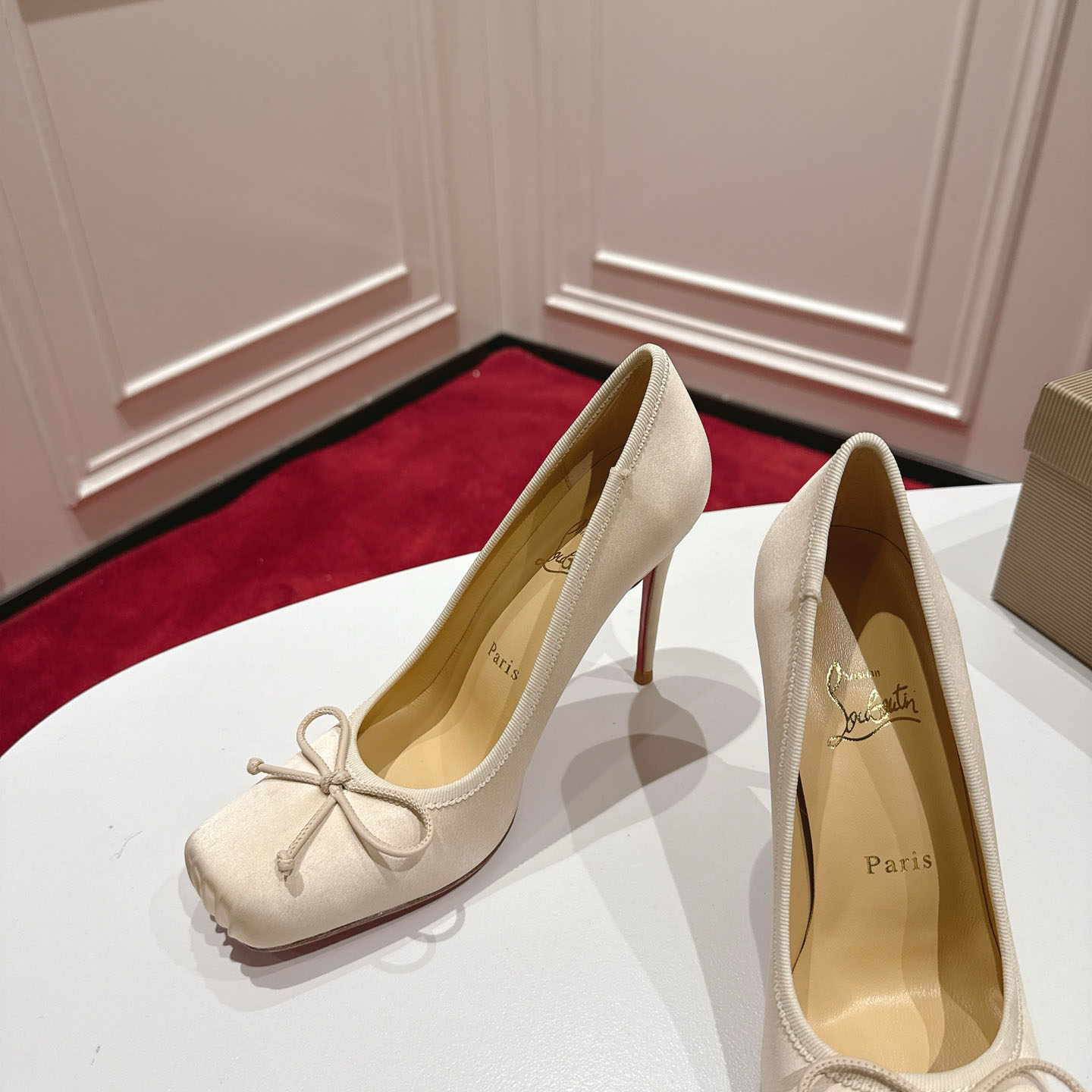 Christian Louboutin Cassia Nodo 100 mm Pumps  Crepe Satin - DopestKickz