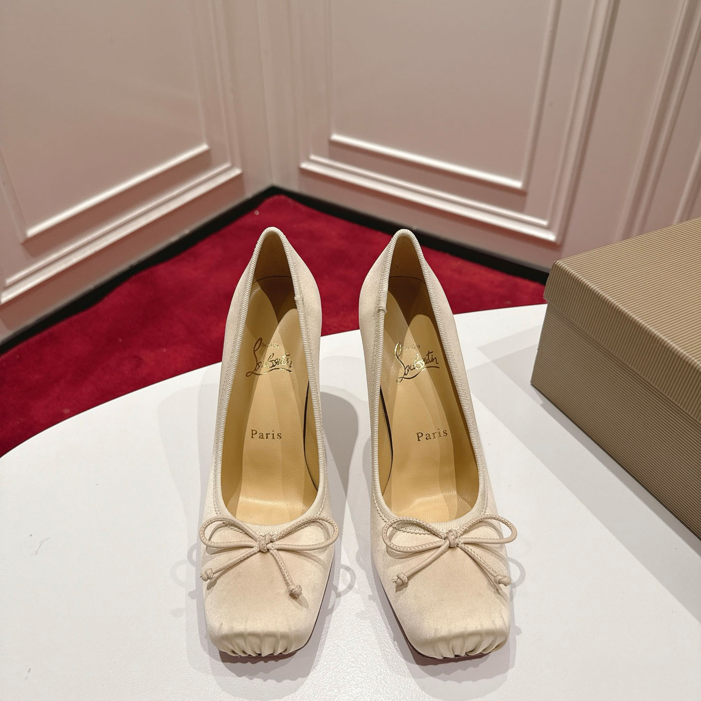 Christian Louboutin Cassia Nodo 100 mm Pumps  Crepe Satin - DopestKickz