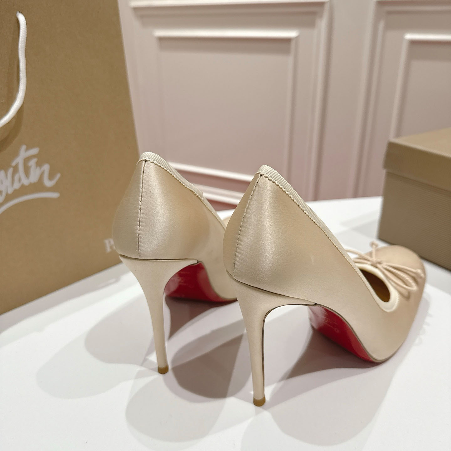 Christian Louboutin Cassia Nodo 100 mm Pumps  Crepe Satin - DopestKickz