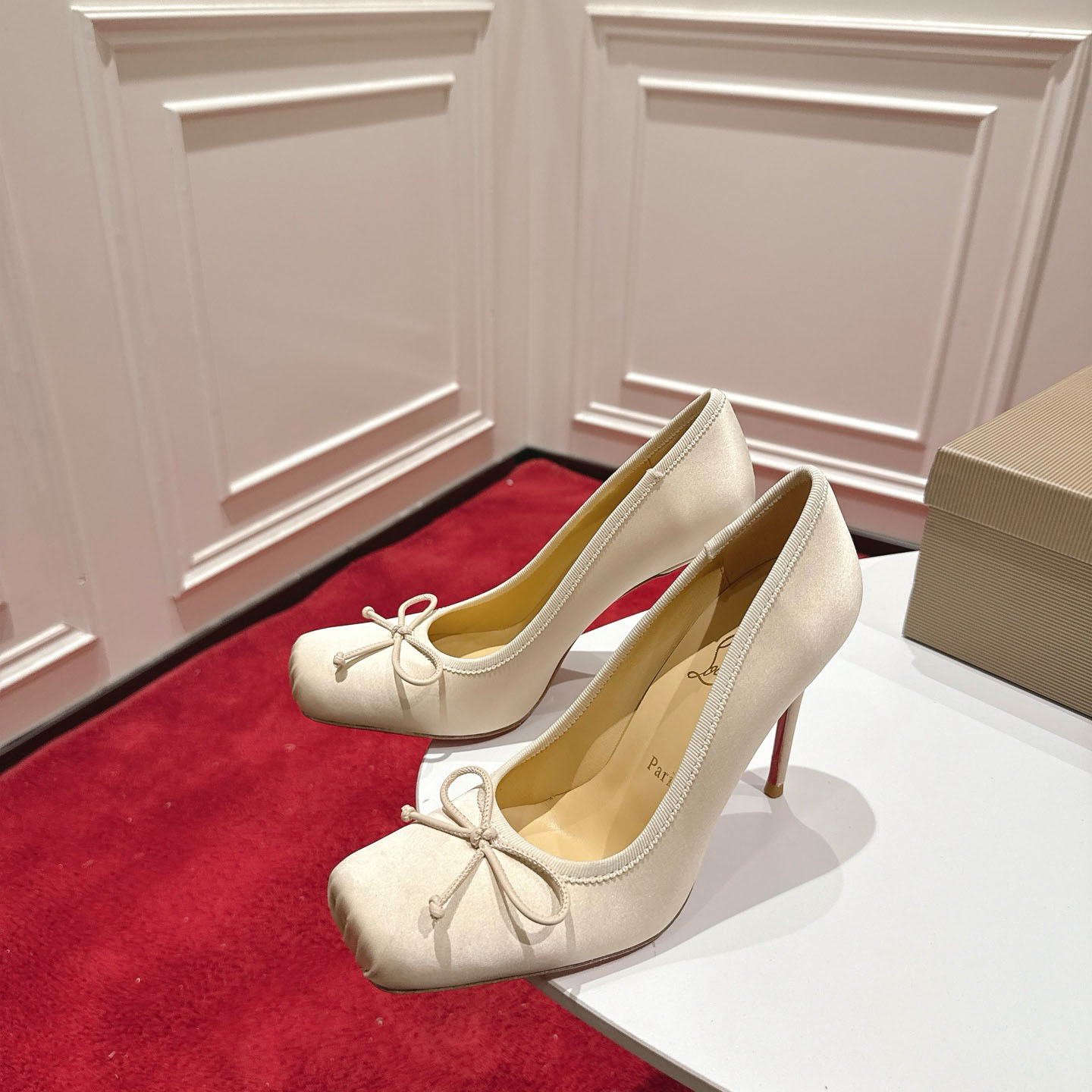 Christian Louboutin Cassia Nodo 100 mm Pumps  Crepe Satin - DopestKickz